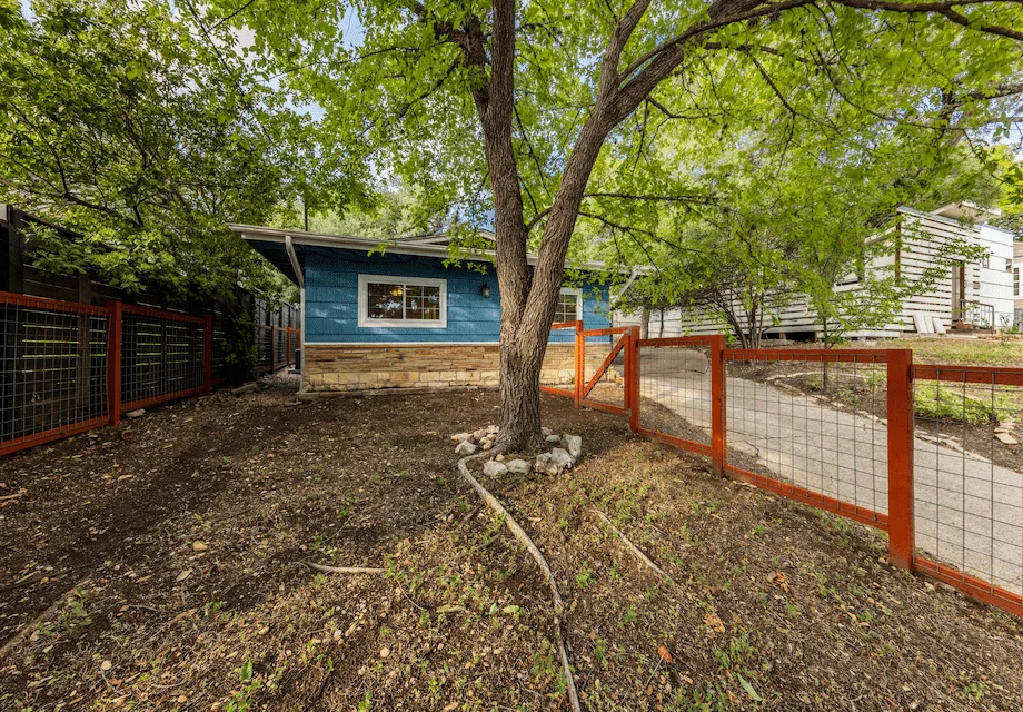 Austin Metro SFR — single-family rental home with mature oak tree, Austin TX